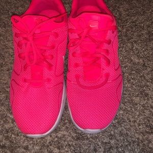 Bright pink Nike 6.5 youth tennis shoe.
